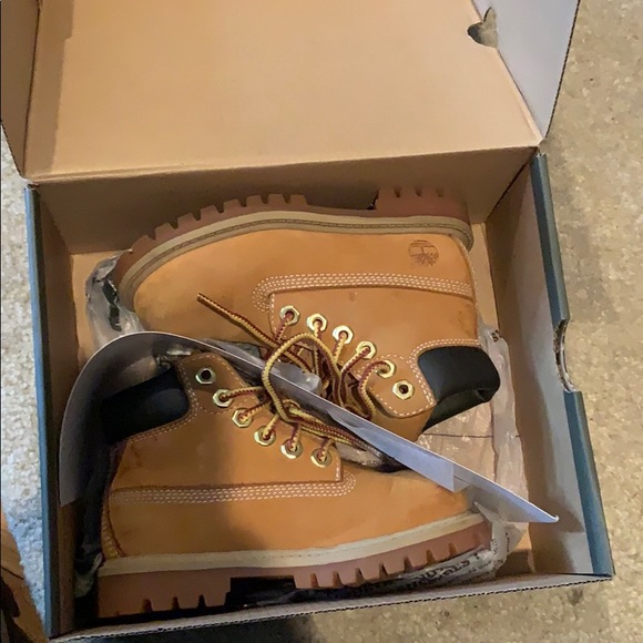 Boots - Picture 5 of 6